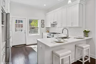 2347 W Altgeld Street, Chicago, IL 60647 - Photo 2