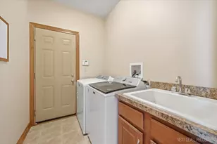 412 Deerfield Dr, Oswego, IL 60543 - Photo 4
