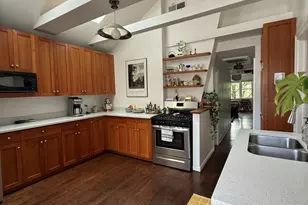 1928 W Barry Ave, Chicago, IL 60657 - Photo 4