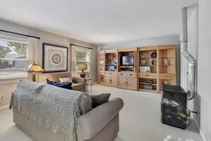 569 Northampton Cir, Elk Grove Village, IL 60007 - Photo 8