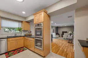 569 Northampton Cir, Elk Grove Village, IL 60007 - Photo 14