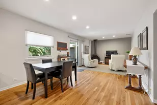 569 Northampton Cir, Elk Grove Village, IL 60007 - Photo 10