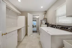 569 Northampton Cir, Elk Grove Village, IL 60007 - Photo 16