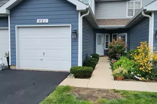 621 Woodhaven Dr, Mundelein, IL 60060 - Photo 2