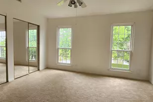 621 Woodhaven Dr, Mundelein, IL 60060 - Photo 10