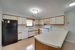 74 Terry Dr, Roselle, IL 60172 - Photo 8