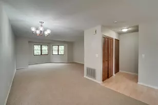 74 Terry Dr, Roselle, IL 60172 - Photo 2