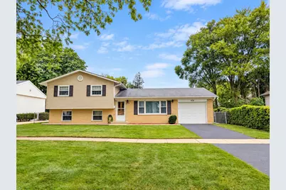 476 Raupp Boulevard, Buffalo Grove, IL 60089 - Photo 2