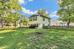 1902 Rebecca Dr, Champaign, IL 61821 - Photo 2