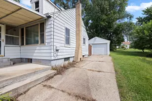 218 Euclid Ave, Rockford, IL 61102 - Photo 2