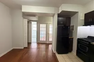 1354 W Argyle St, Chicago, IL 60640 - Photo 2