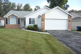 251 Hillcrest Ln, Steger, IL 60475 - Photo 2
