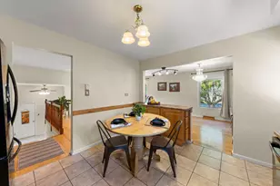 409 Maple Ln, Darien, IL 60561 - Photo 8