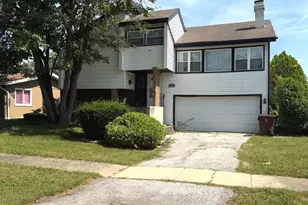 17909 Chartres Ct, Hazel Crest, IL 60429 - Photo 2