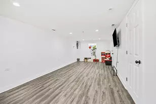 8915 S Racine Ave, Chicago, IL 60620 - Photo 16