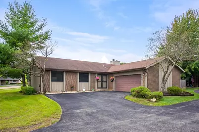560 Lakeview Court, Roselle, IL 60172 - Photo 1