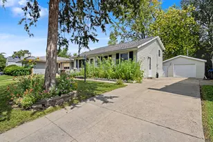 1228 S Mason St, Bloomington, IL 61701 - Photo 2