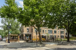 4555 N Malden St, Chicago, IL 60640 - Photo 1