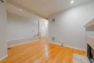 1017 W Dakin St, Chicago, IL 60613 - Photo 4