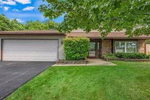 930 Pioneer Ct, Roselle, IL 60172 - Photo 2