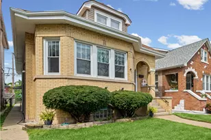 3132 N Luna Ave, Chicago, IL 60641 - Photo 2