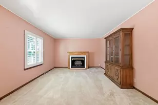 2136 Highland Dr, Sycamore, IL 60178 - Photo 4