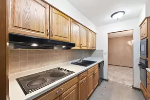 2136 Highland Dr, Sycamore, IL 60178 - Photo 8
