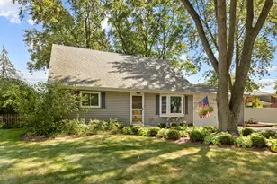 1552 Jobe Ave, Saint Charles, IL 60174 - Photo 1