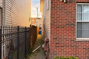 3858 W Grenshaw St, Chicago, IL 60624 - Photo 2