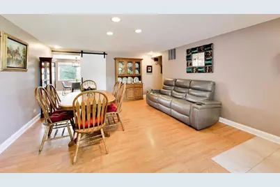 427 Kent Court, Schaumburg, IL 60193 - Photo 4