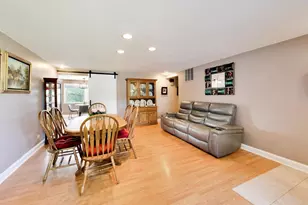 427 Kent Ct, Schaumburg, IL 60193 - Photo 4