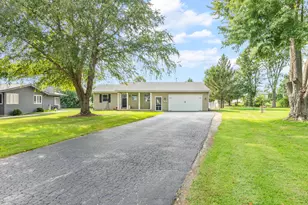 150 Holiday Dr, Somonauk, IL 60552 - Photo 1