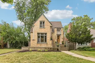 1225 N Grove Ave, Oak Park, IL 60302 - Photo 1