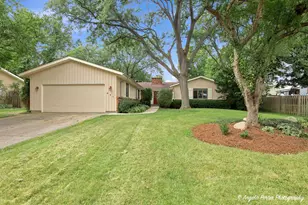 411 N Shepherd Hill Ln, McHenry, IL 60050 - Photo 2