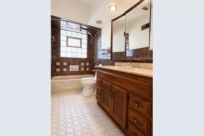 [Address not provided], Skokie, IL 60076 - Photo 10