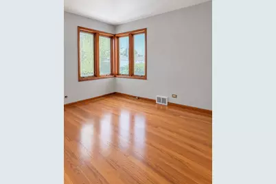 [Address not provided], Skokie, IL 60076 - Photo 4