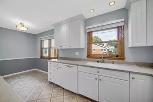 201 N Elmhurst Ave, Mount Prospect, IL 60056 - Photo 10