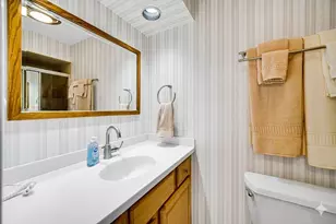 201 N Elmhurst Ave, Mount Prospect, IL 60056 - Photo 16