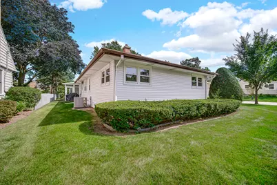 201 N Elmhurst Avenue, Mount Prospect, IL 60056 - Photo 20