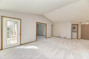 216 Stoneybrook Ln, Bloomingdale, IL 60108 - Photo 6