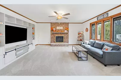 655 Crest Drive, Cary, IL 60013 - Photo 12