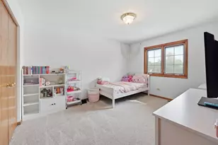 655 Crest Dr, Cary, IL 60013 - Photo 24