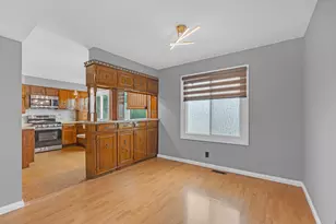 414 Gainsborough Ct, Bolingbrook, IL 60440 - Photo 2