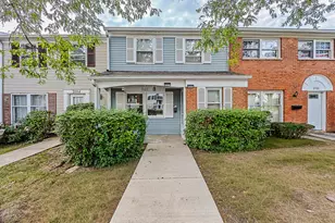 2102 Stanley Ct, Schaumburg, IL 60194 - Photo 2