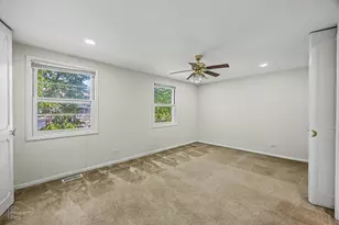 2102 Stanley Ct, Schaumburg, IL 60194 - Photo 10