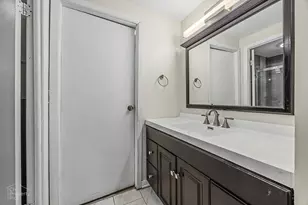 2102 Stanley Ct, Schaumburg, IL 60194 - Photo 12
