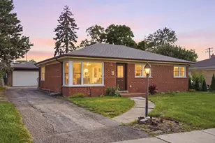 33 Cranbrook Dr, Des Plaines, IL 60016 - Photo 1