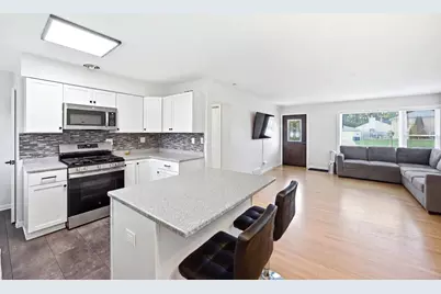 33 Cranbrook Drive, Des Plaines, IL 60016 - Photo 6
