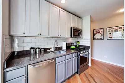 3201 W Argyle Street #3S, Chicago, IL 60625 - Photo 8