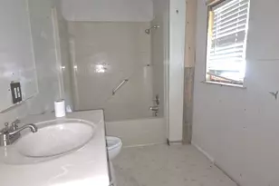 405 Marion St, Warsaw, IL 62379 - Photo 6